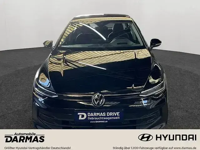 Second-hand VW Golf VIII Life 150 CP (110 kW) 2025 Negru Berlinǎ