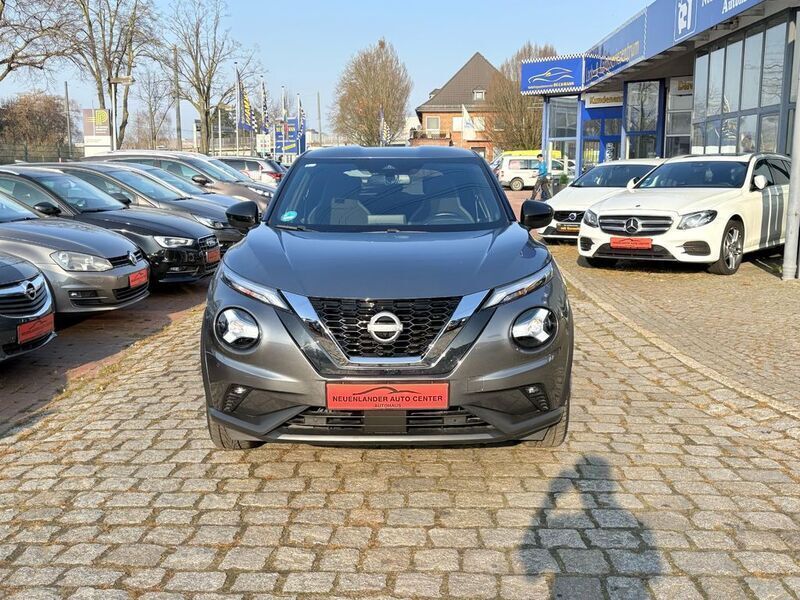 Grau Gebraucht 2021 Nissan Juke N-Connecta SUV | 16.999 € (Fairer Preis) - Bild 1/4