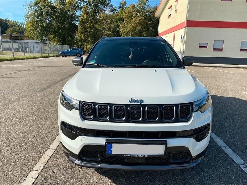 Weiß Gebraucht 2021 Jeep Compass SUV | 18.900 € (Guter Preis) - Bild 1/4