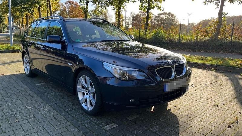 Blau Gebraucht 2005 BMW 530 Sport Line Kombi | 5.000 € (Guter Preis) - Bild 1/4