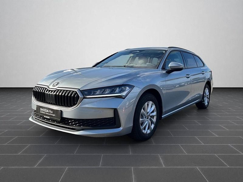 Aluminiumsilber metallic (metallic) Gebraucht 2025 Skoda Superb Essence Limousine | 33.880 € (Etwas zu teuer) - Bild 1/4