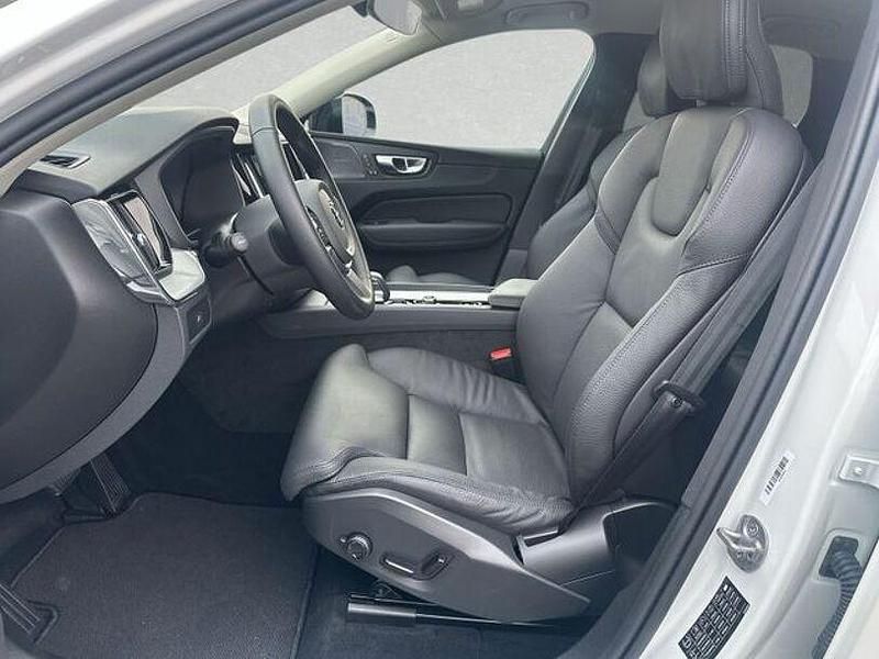 Gebraucht Volvo XC60 Plus 250 PS (183 kW) 2025 Crystal weiß perleffekt SUV