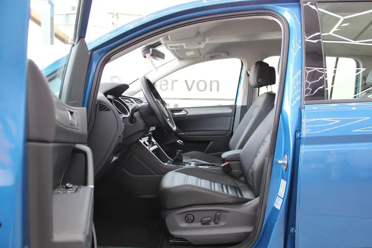 Gebraucht VW Touran 150 PS (110 kW) 2018 Carribean blue Van / Kleinbus