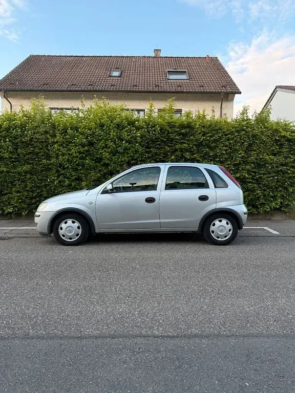 Gebraucht Opel Corsa 75 PS (55 kW) 2003 Silber Kleinwagen