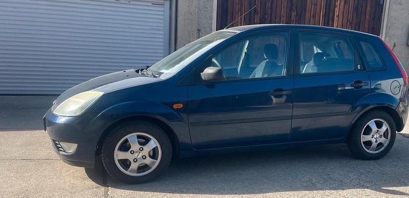 Gebraucht Ford Fiesta 69 PS (50 kW) 2004 Blau Kleinwagen