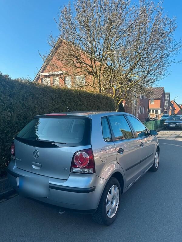 Grau Gebraucht 2006 VW Polo Limousine | 1.850 € (Fairer Preis) - Bild 1/4