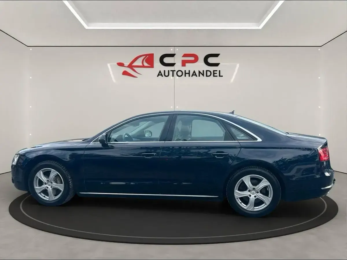 Gebraucht Audi A8 Ambiente 250 PS (183 kW) 2013 Blau Limousine