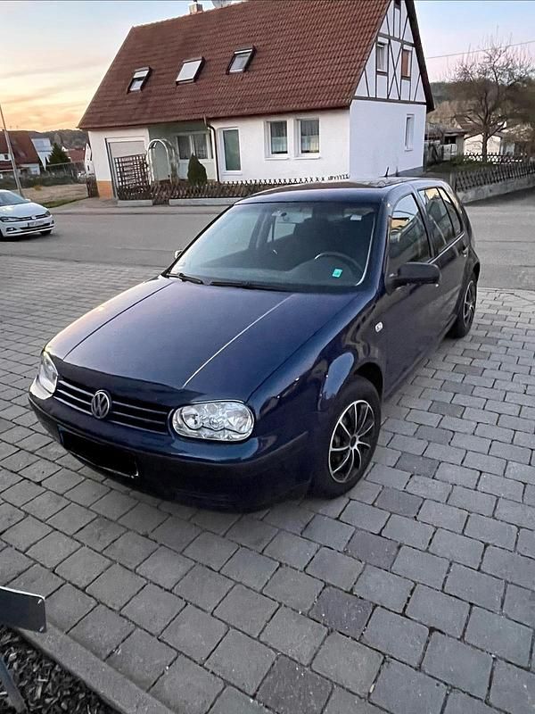 Gebraucht VW Golf IV 101 PS (74 kW) 2003 Blau Kleinwagen