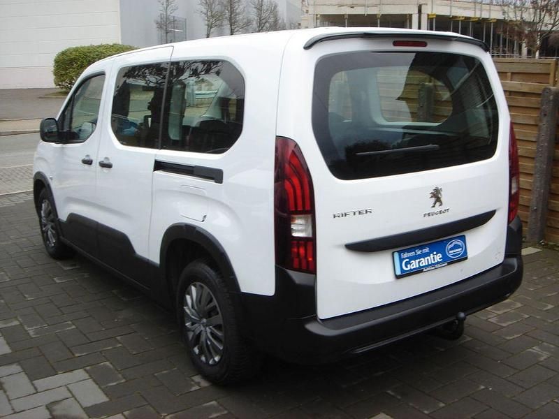 Gebraucht Peugeot Rifter Active 102 PS (75 kW) 2023 Weiß Van / Kleinbus