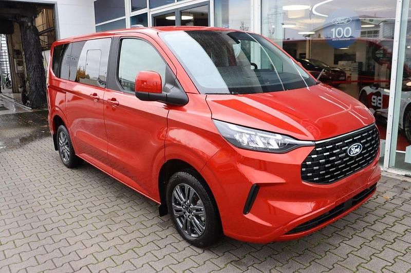 Neu Ford Tourneo Titanium 170 PS (125 kW) 2026 Rot Van / Kleinbus