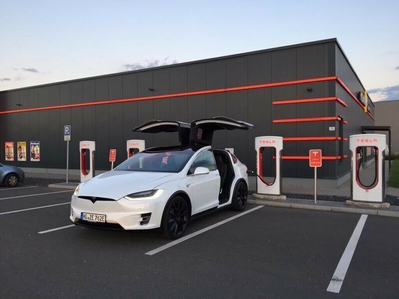 Gebraucht Tesla Model X 567 kW (772 PS) 2016 Weiß metallic SUV