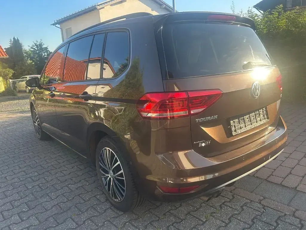Gebraucht VW Touran Comfortline 150 PS (110 kW) 2015 Braun Van / Kleinbus