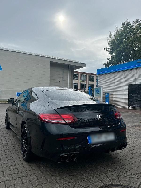 Schwarz Gebraucht 2018 Mercedes C300 Coupé | 31.500 € (Fairer Preis) - Bild 1/4