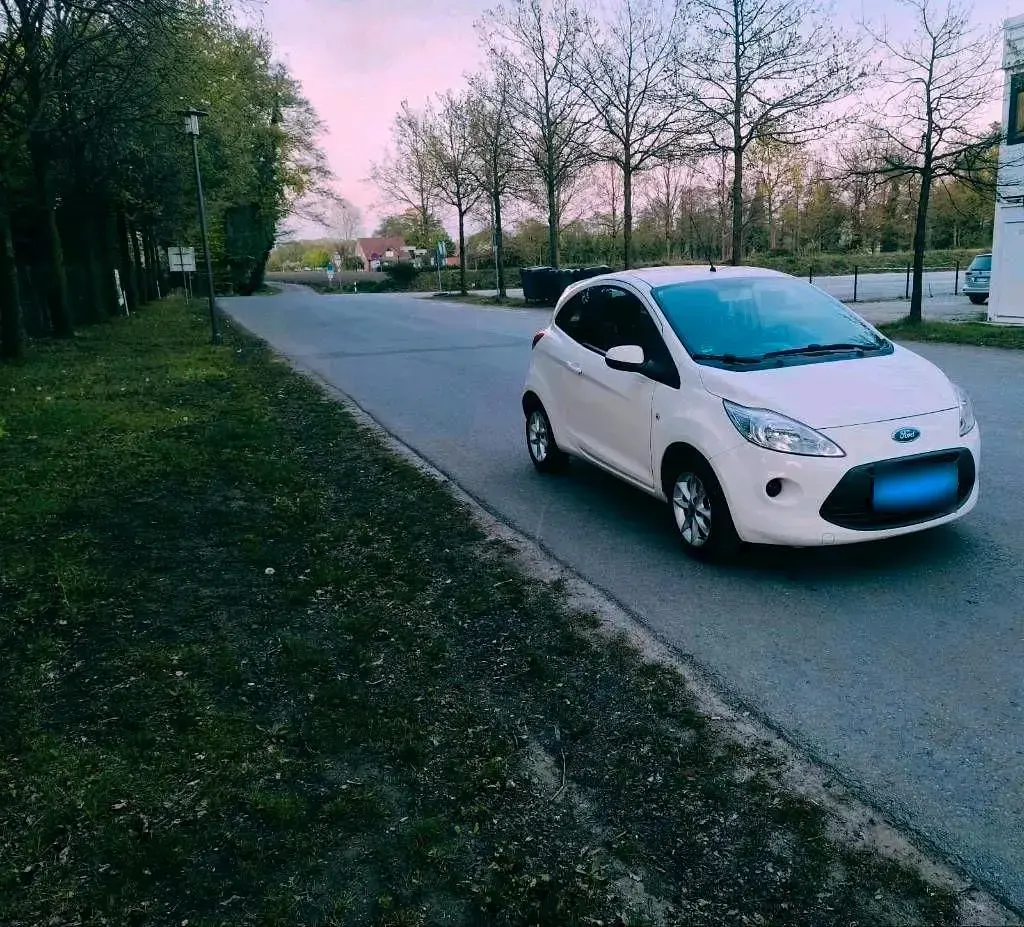 Gebraucht Ford Ka 69 PS (50 kW) 2015 Weiß Limousine