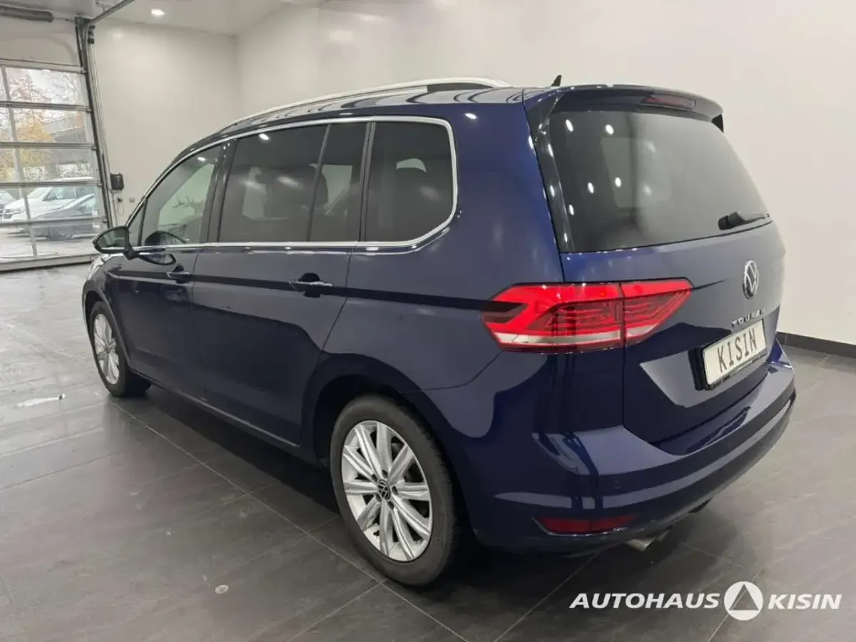 Gebraucht VW Touran Highline 150 PS (110 kW) 2024 Blau Van / Kleinbus