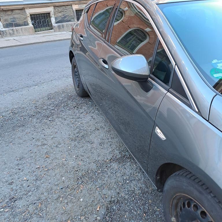 Gebraucht Opel Astra Dynamic 150 PS (110 kW) 2017 Grau Limousine