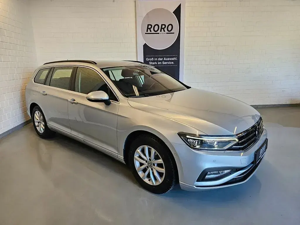 Gebraucht VW Passat Business 150 PS (110 kW) 2022 Gelb Kombi