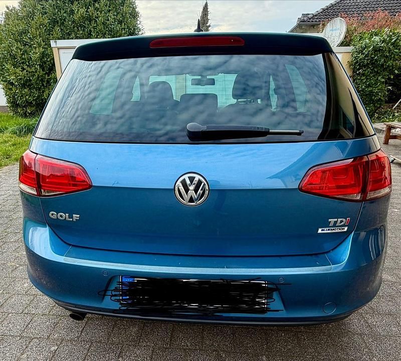 Gebraucht VW Golf VII Highline 110 PS (80 kW) 2015 Blau Limousine