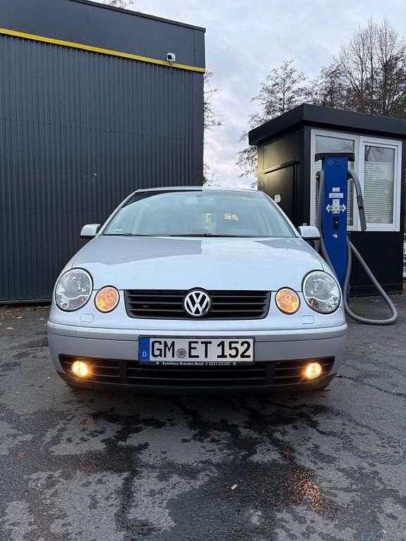 Gebraucht VW Polo Comfortline 75 PS (55 kW) 2004 Silber Kleinwagen