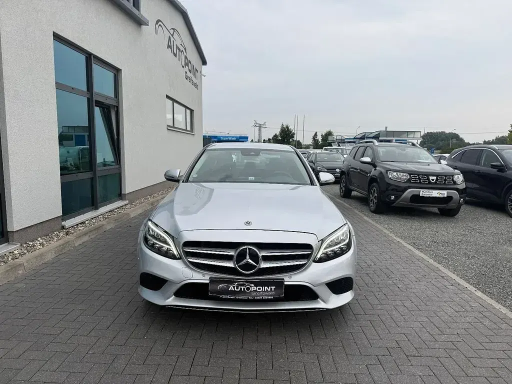 Gebraucht Mercedes C180 156 PS (114 kW) 2019 Silber Limousine