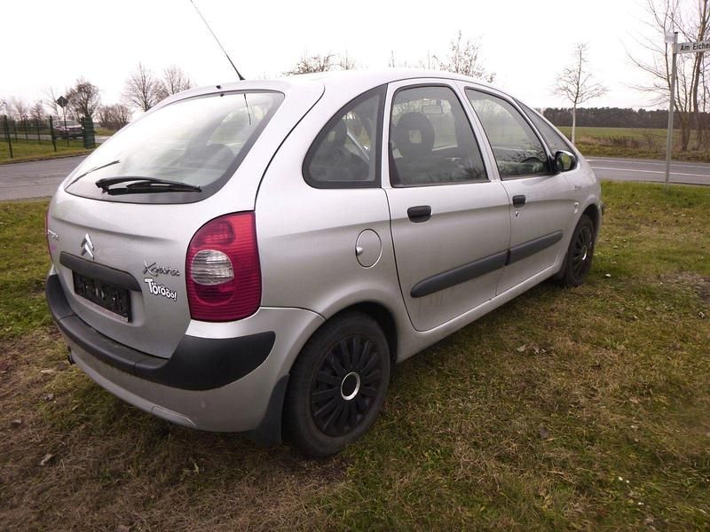 Gebraucht Citroën Xsara Picasso 116 PS (85 kW) 2005 Silber Van / Kleinbus
