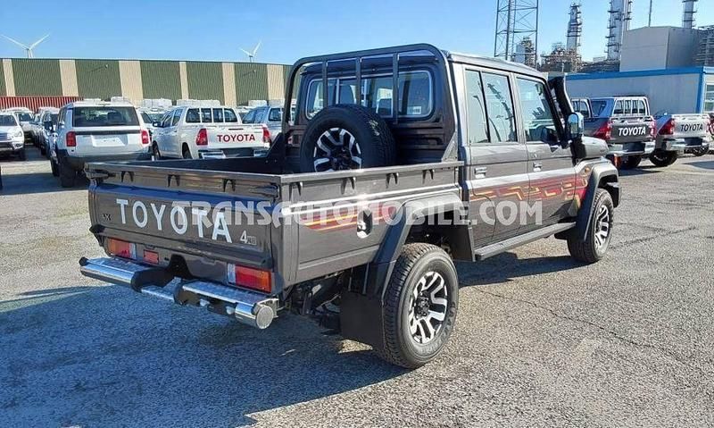 Gebraucht Toyota Land Cruiser 201 PS (147 kW) 2024 Silber SUV
