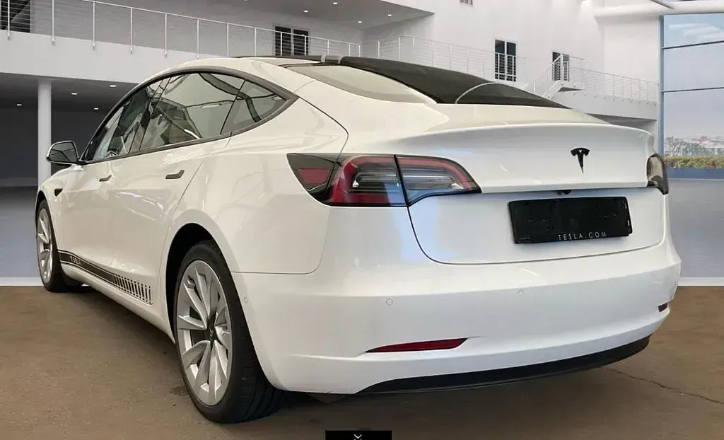 Gebraucht Tesla Model 3 324 kW (441 PS) 2021 Weiß Limousine