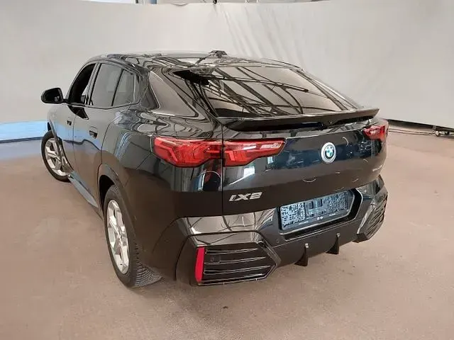 Gebraucht BMW iX2 M Sport 150 kW (204 PS) 2025 Schwarzkeine angabe SUV