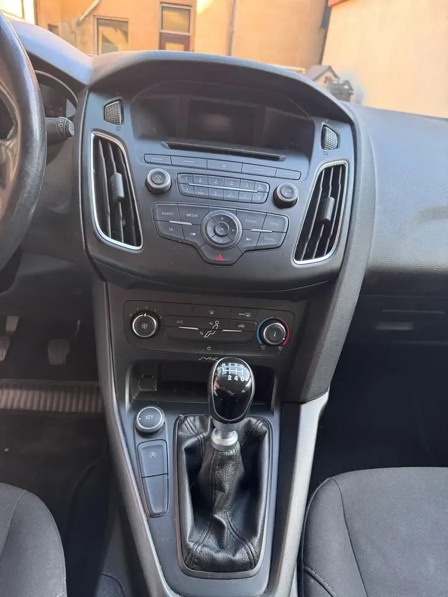 Gebraucht Ford Focus 120 PS (88 kW) 2015 Grau Kombi