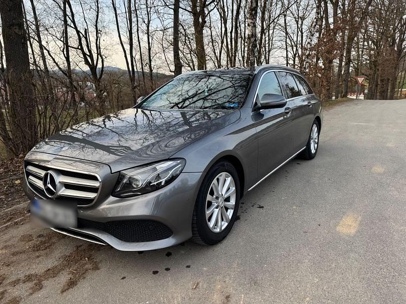 Gebraucht Mercedes E220 194 PS (142 kW) 2017 Grau Kombi