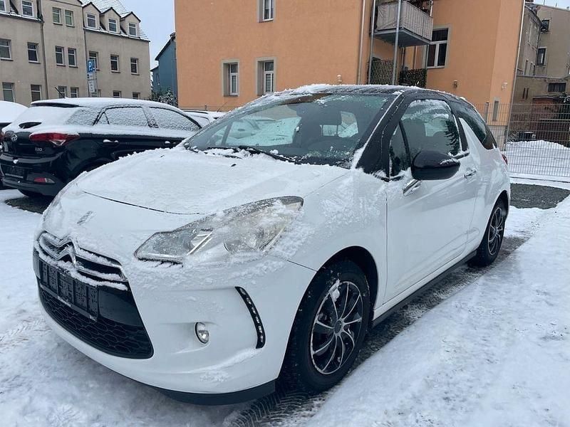 Weiß Gebraucht 2010 Citroën DS3 Chic Kleinwagen | 3.300 € (Guter Preis) - Bild 1/4