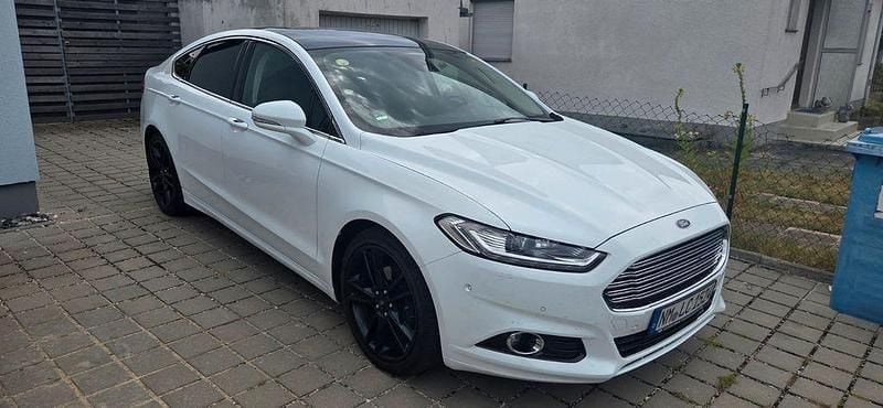 Weiß Gebraucht 2016 Ford Mondeo Titanium Limousine | 10.999 € (Superpreis) - Bild 1/4