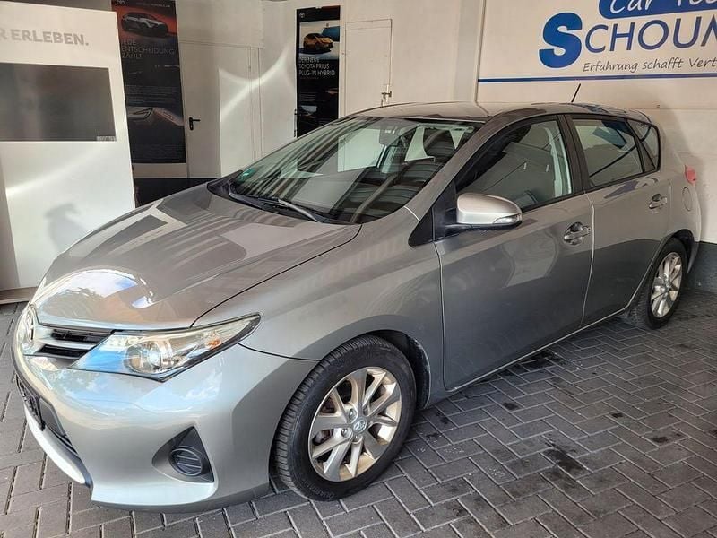 Gebraucht Toyota Auris Cool 99 PS (72 kW) 2012 Silber Limousine