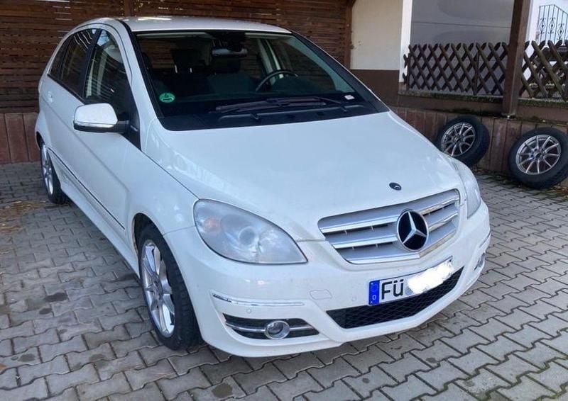 Gebraucht Mercedes B160 95 PS (69 kW) 2010 Weiß Van / Kleinbus