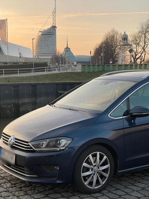 Blau Gebraucht 2015 VW Golf Sportsvan Van / Kleinbus | 9.900 € (Fairer Preis) - Bild 1/4