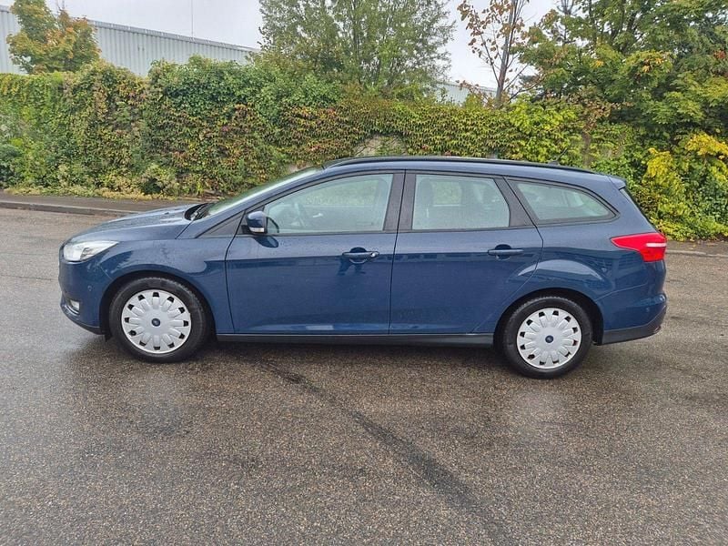 Gebraucht Ford Focus Trend 105 PS (77 kW) 2016 Blau Kombi