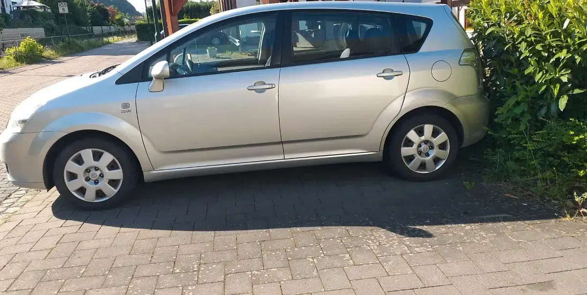 Gebraucht Toyota Corolla Verso 129 PS (94 kW) 2005 Silber Van / Kleinbus