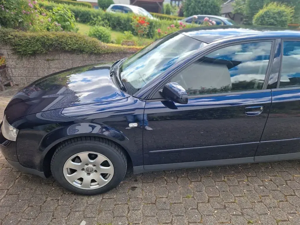 Gebraucht Audi A4 Premium 131 PS (96 kW) 2001 Blau Limousine
