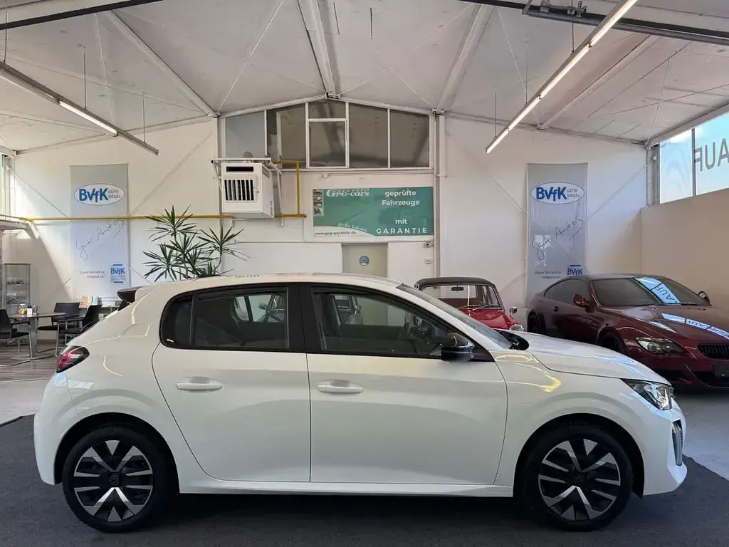 Gebraucht Peugeot 208 Active 101 PS (74 kW) 2024 Weiß Kleinwagen