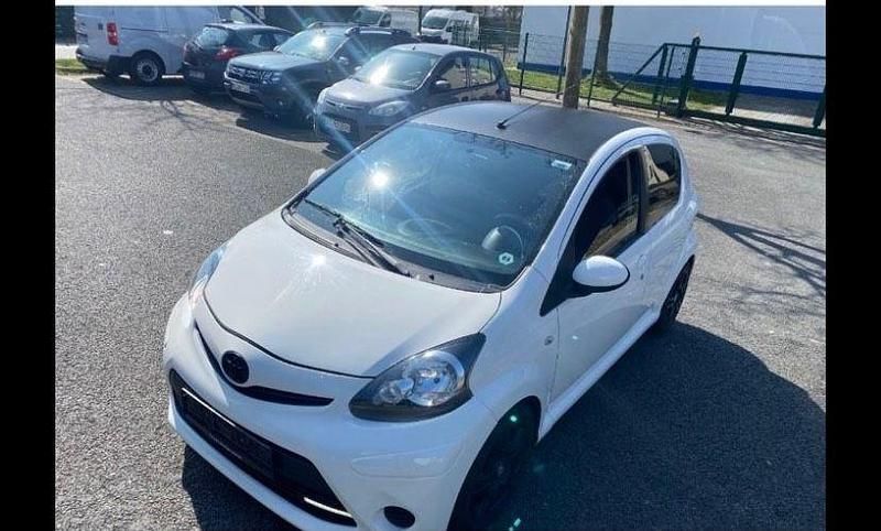 Weiß Gebraucht 2013 Toyota Aygo Kleinwagen | 3.999 € (Fairer Preis) - Bild 1/4