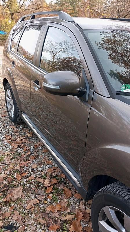 Braun Gebraucht 2010 Mitsubishi Outlander SUV | 6.500 € (Teuer) - Bild 1/4