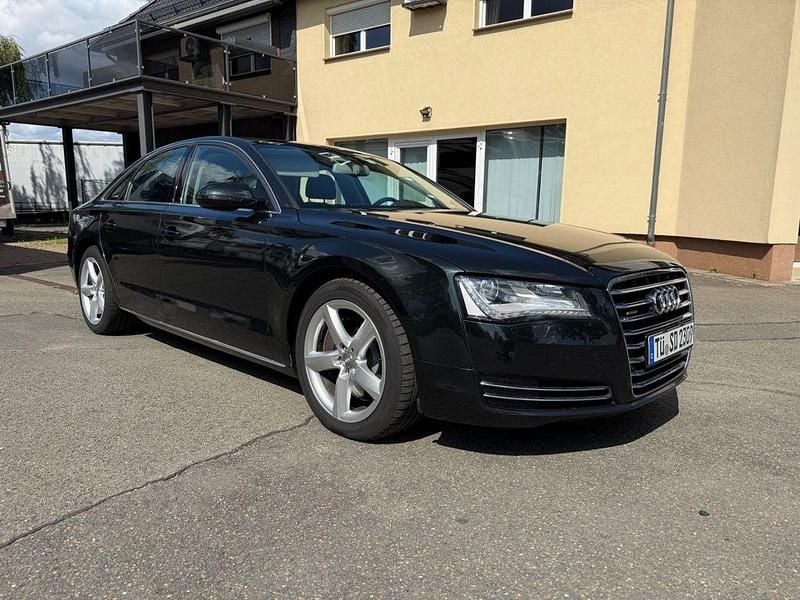 Schwarz Gebraucht 2010 Audi A8 Comfort Limousine | 18.000 € (Fairer Preis) - Bild 1/4