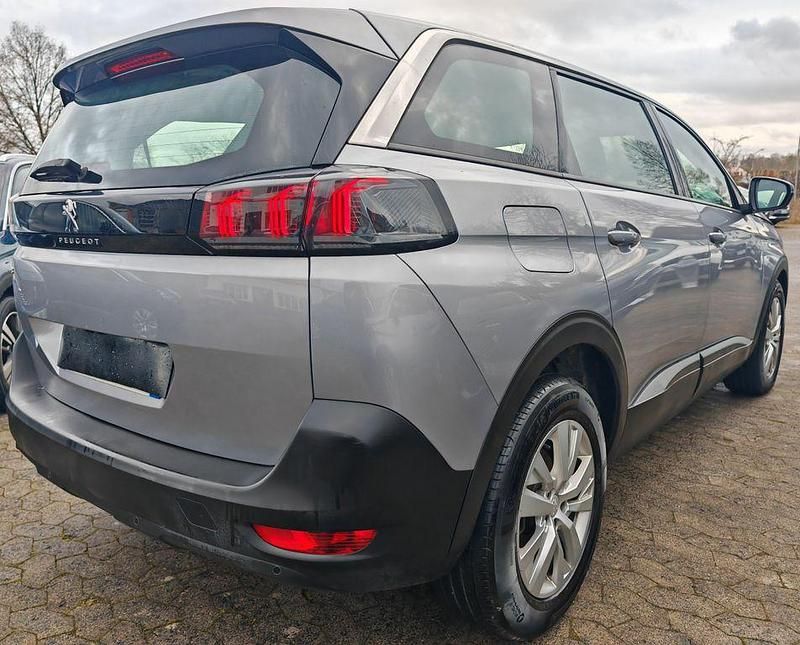 Gebraucht Peugeot 5008 131 PS (96 kW) 2022 Grau SUV