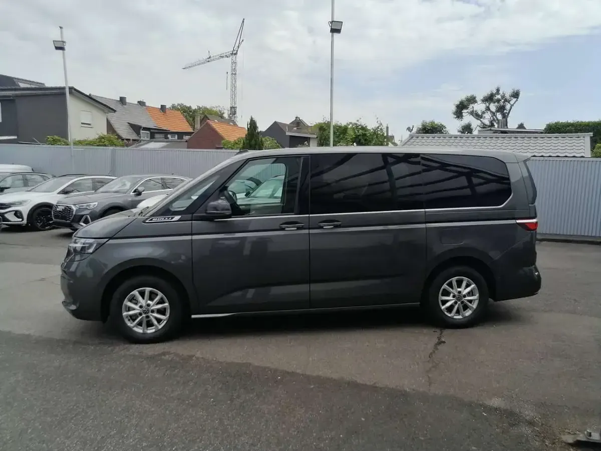 Neu VW Multivan Basis 150 PS (110 kW) 2026 Indiumgrau metallic Van / Kleinbus
