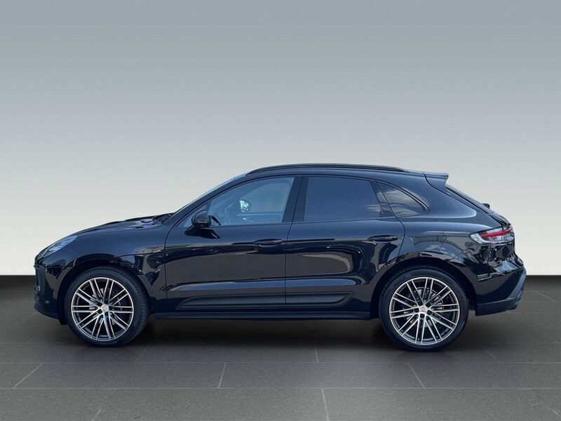 Gebraucht Porsche Macan 265 PS (194 kW) 2023 Tiefschwarzmetallic SUV