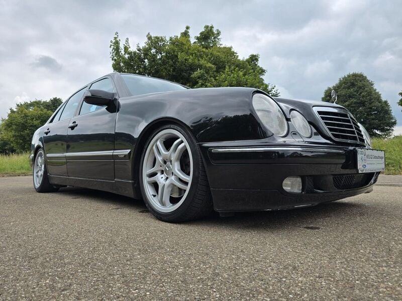 Schwarz Gebraucht 2002 Mercedes E430 Avantgarde Limousine | 11.990 € - Bild 1/4