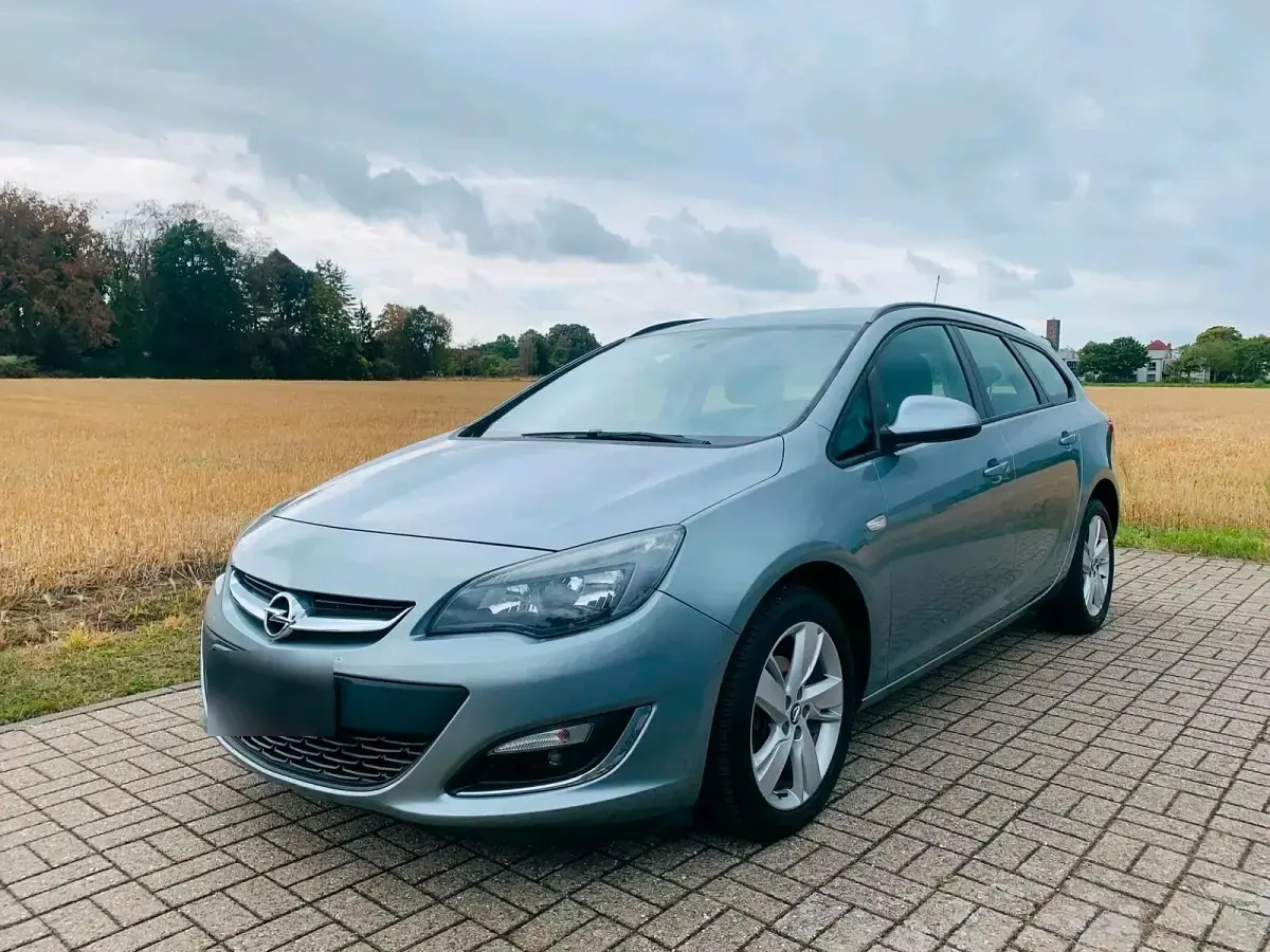 Gebraucht Opel Astra 101 PS (74 kW) 2015 Grau Kombi