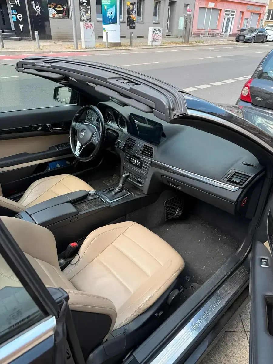 Gebraucht Mercedes E220 170 PS (125 kW) 2013 Schwarz Cabrio