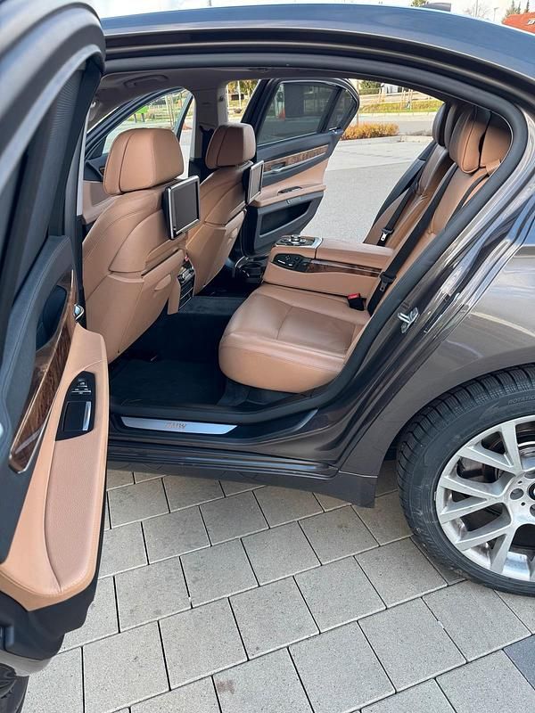 Gebraucht BMW 750L 381 PS (280 kW) 2012 Limousine