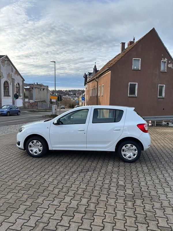 Gebraucht Dacia Sandero 90 PS (66 kW) 2015 Weiß Kleinwagen